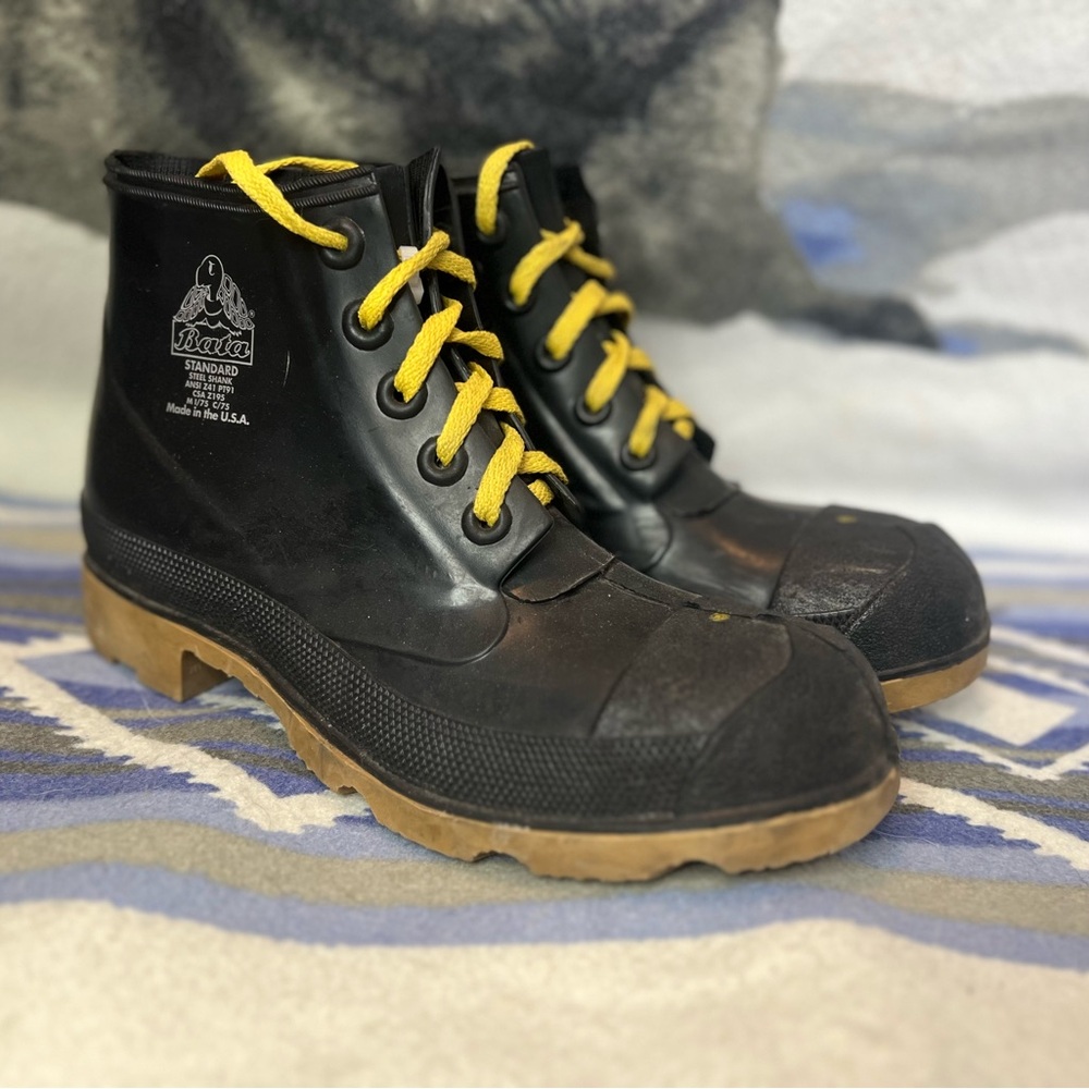 Men’s Vintage Bata Standard Steel Toed Rubber Work Boot Size 8